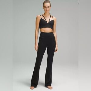 Luluemon Groove Nulu Super-High-Rise Flared Pant
Regular Size 6